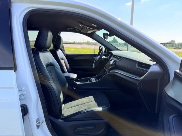 2025 Jeep Grand Cherokee L Altitude 4x4