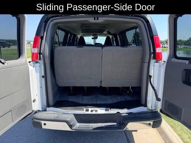 2025 Chevrolet Express Passenger 1LT