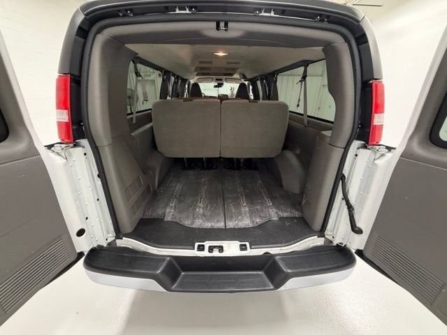 2025 GMC Savana Passenger LT