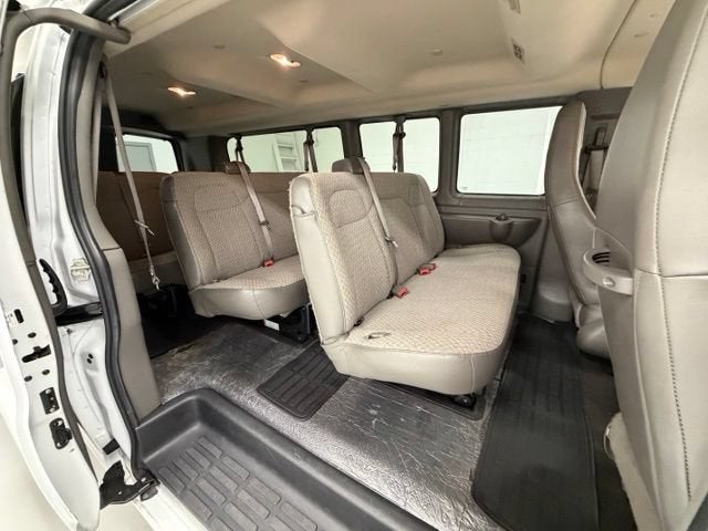 2025 GMC Savana Passenger LT
