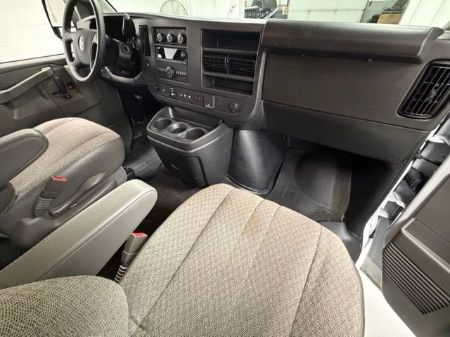 2025 GMC Savana Passenger LT