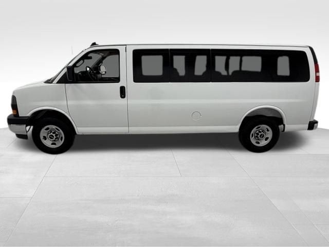 2025 GMC Savana Passenger LT