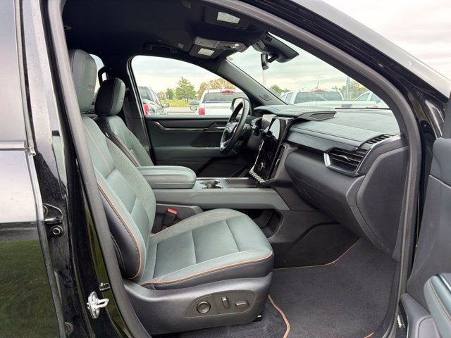2025 GMC Acadia AT4
