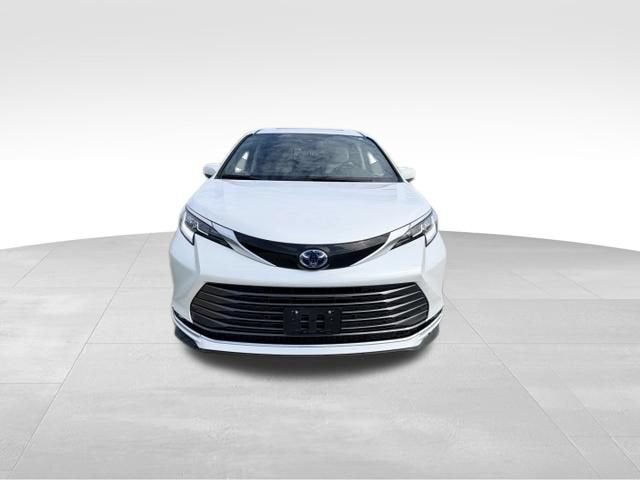 2025 Toyota Sienna Limited