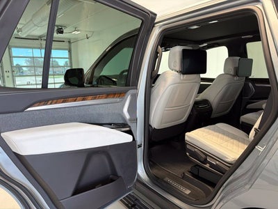 2025 Cadillac Escalade Premium Luxury Platinum