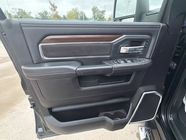 2023 RAM 2500 Laramie Crew Cab 4x4 6'4" Box