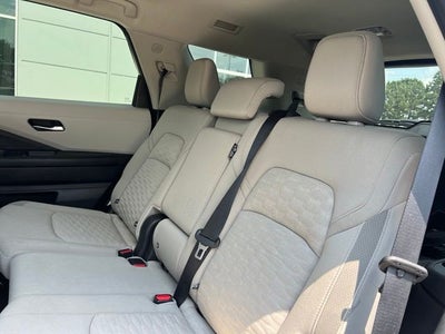 2022 Nissan Pathfinder SV