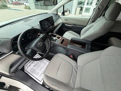 2024 Toyota Sienna LE 8 Passenger