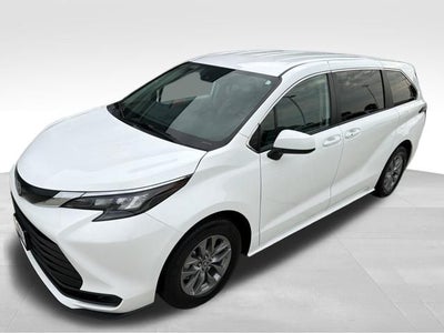 2024 Toyota Sienna LE 8 Passenger
