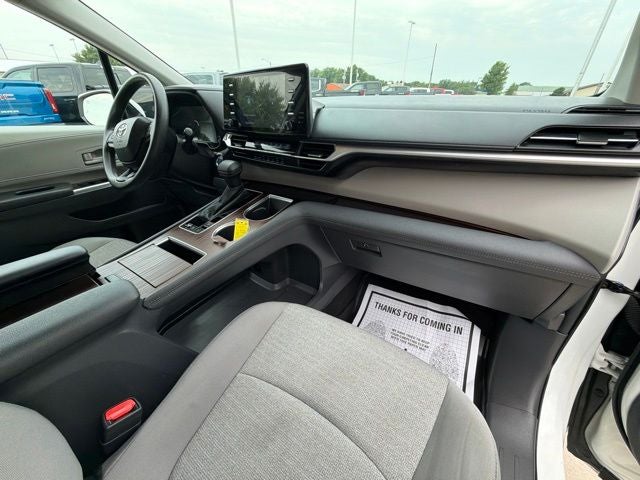 2024 Toyota Sienna LE 8 Passenger