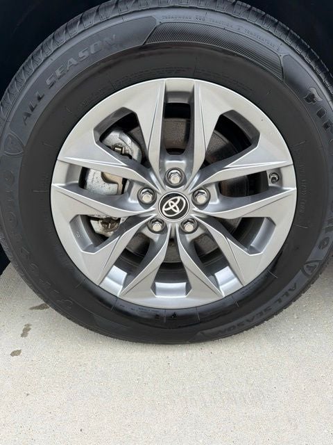 2024 Toyota Sienna LE 8 Passenger