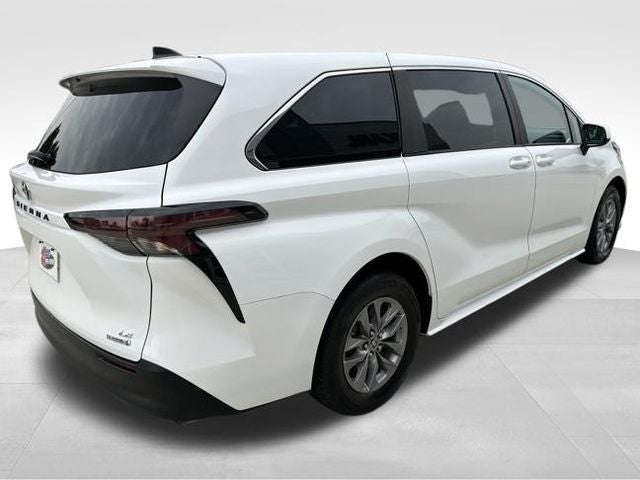 2024 Toyota Sienna LE 8 Passenger