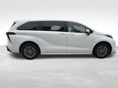 2024 Toyota Sienna LE 8 Passenger