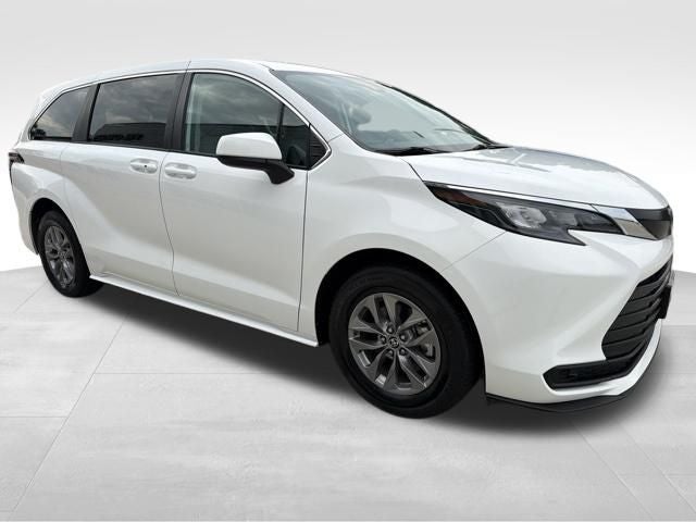 2024 Toyota Sienna LE 8 Passenger